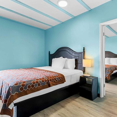 Rodeway Inn & Suites North Hollywood Burbank Airport - Universal Area Los Angeles Exteriör bild