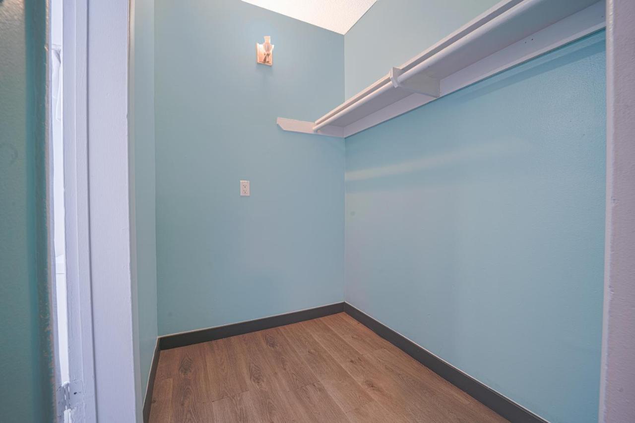 Rodeway Inn & Suites North Hollywood Burbank Airport - Universal Area Los Angeles Exteriör bild