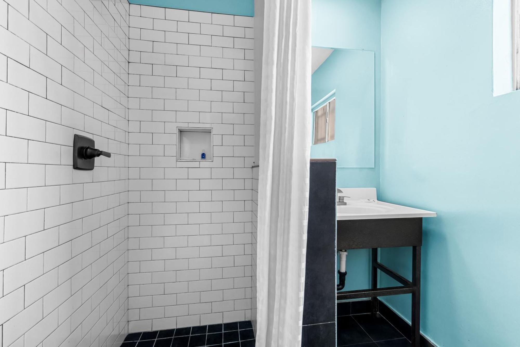Rodeway Inn & Suites North Hollywood Burbank Airport - Universal Area Los Angeles Exteriör bild