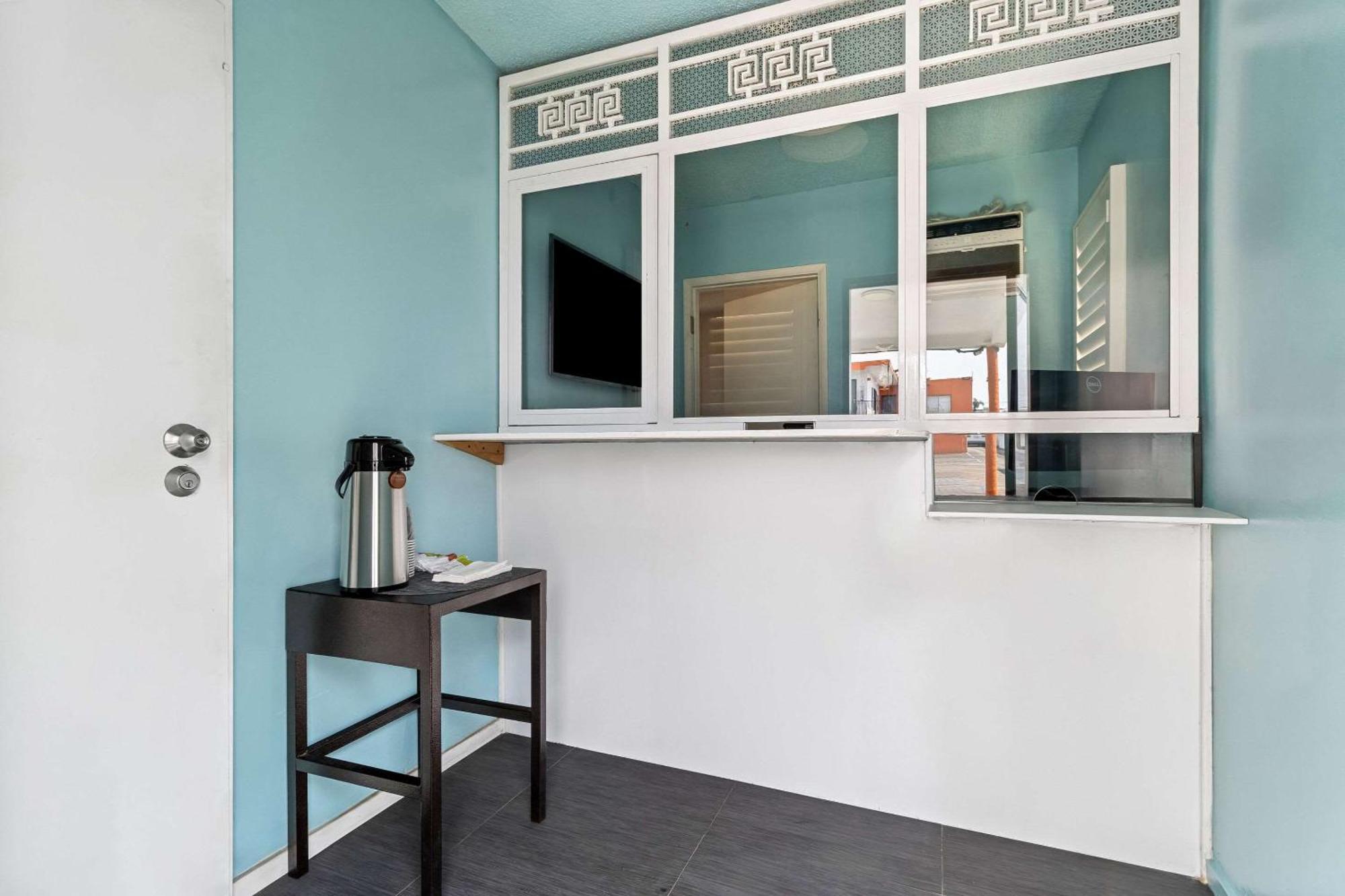 Rodeway Inn & Suites North Hollywood Burbank Airport - Universal Area Los Angeles Exteriör bild