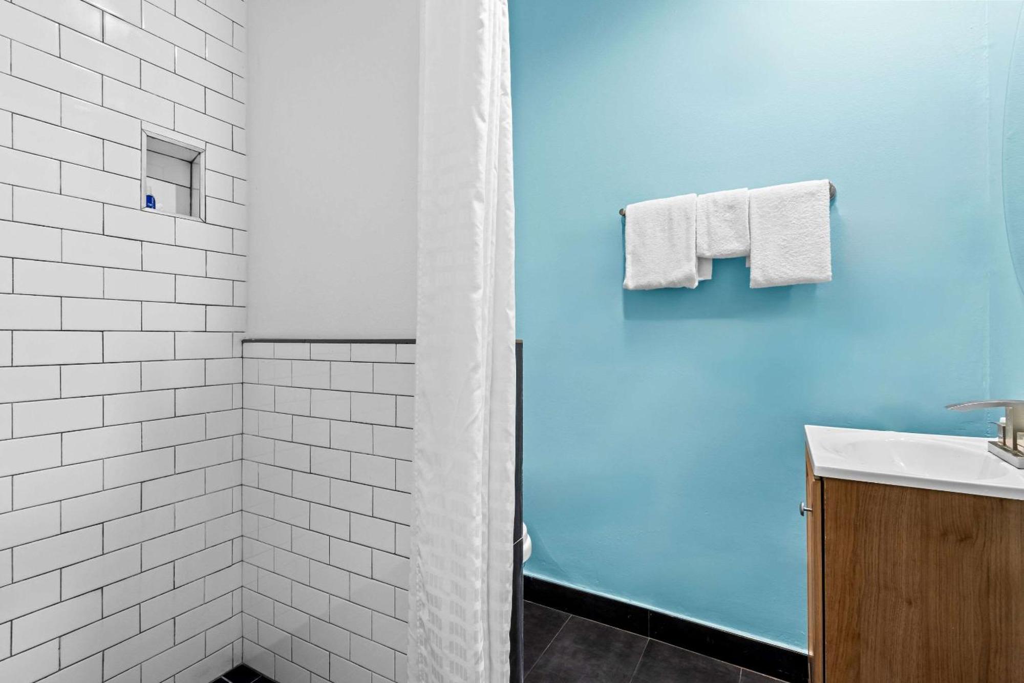 Rodeway Inn & Suites North Hollywood Burbank Airport - Universal Area Los Angeles Exteriör bild