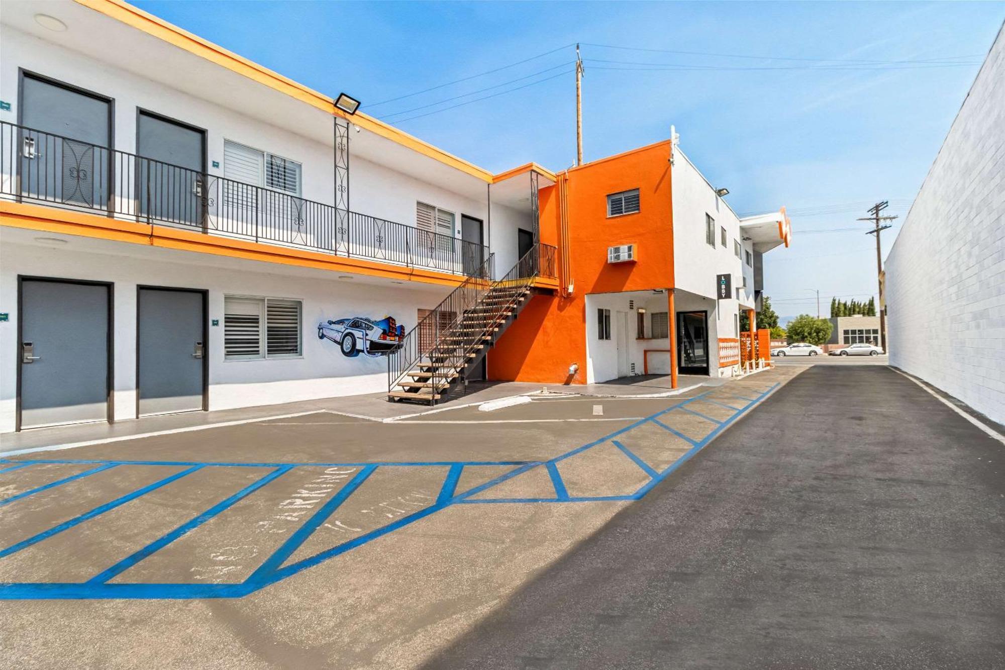 Rodeway Inn & Suites North Hollywood Burbank Airport - Universal Area Los Angeles Exteriör bild