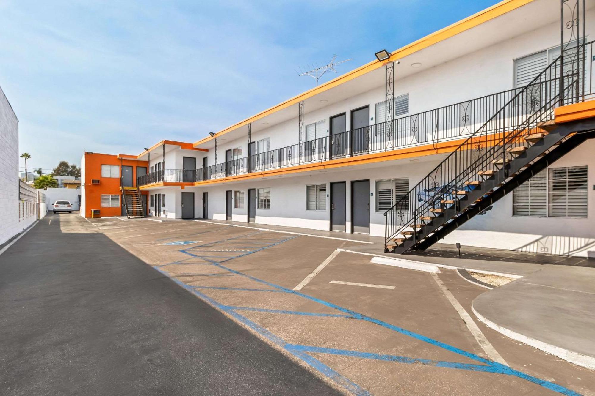 Rodeway Inn & Suites North Hollywood Burbank Airport - Universal Area Los Angeles Exteriör bild